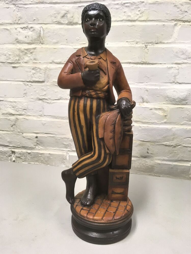 Toonbankbeeld van een pijprokende donkere man