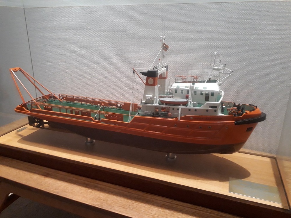 Model van het offshorevaartuig of supply schip ms. "Edda Salvator"