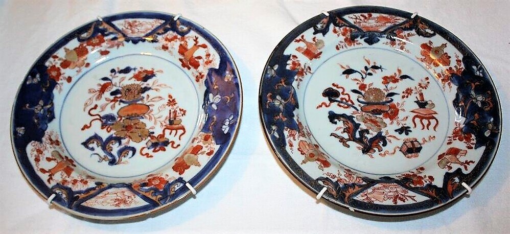 Imari-bord met vrucht-en bloemmotieven