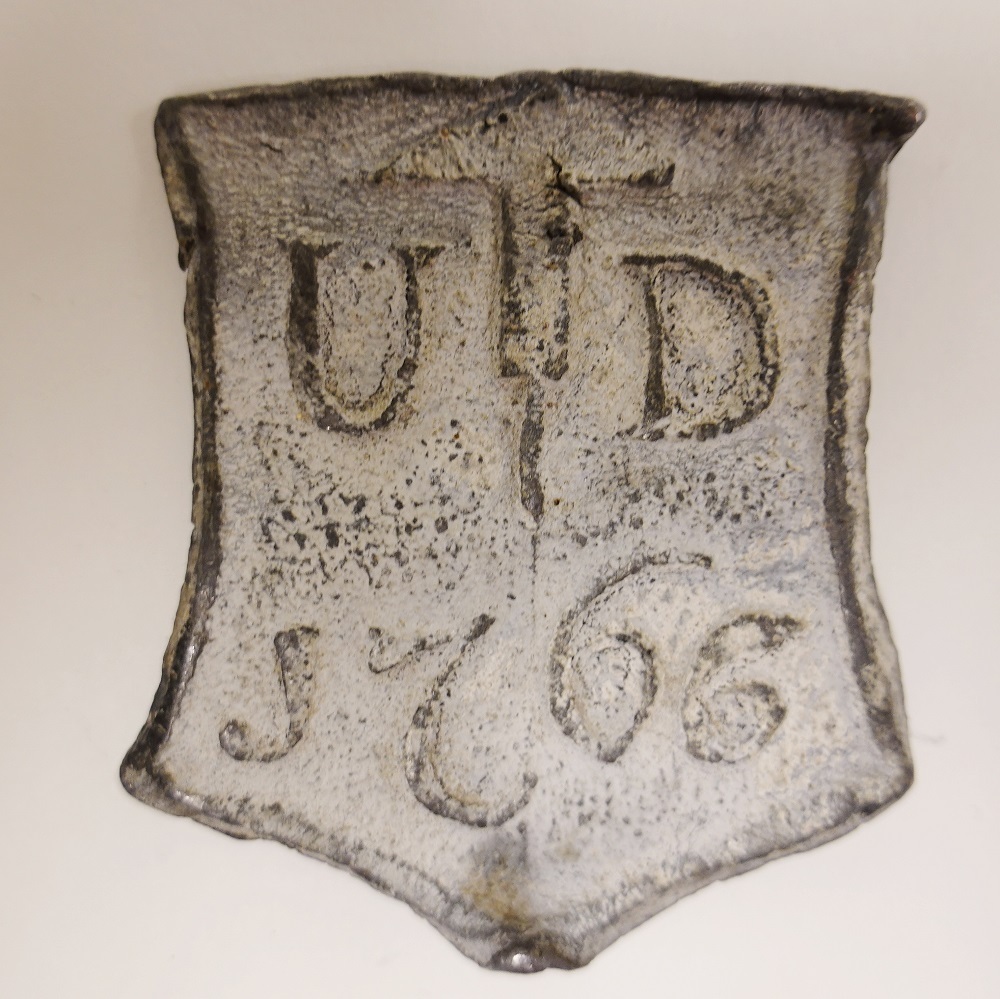 Trotseerloodje afkomstig van het pand Oosterstraat 29a te Groningen, 1766.