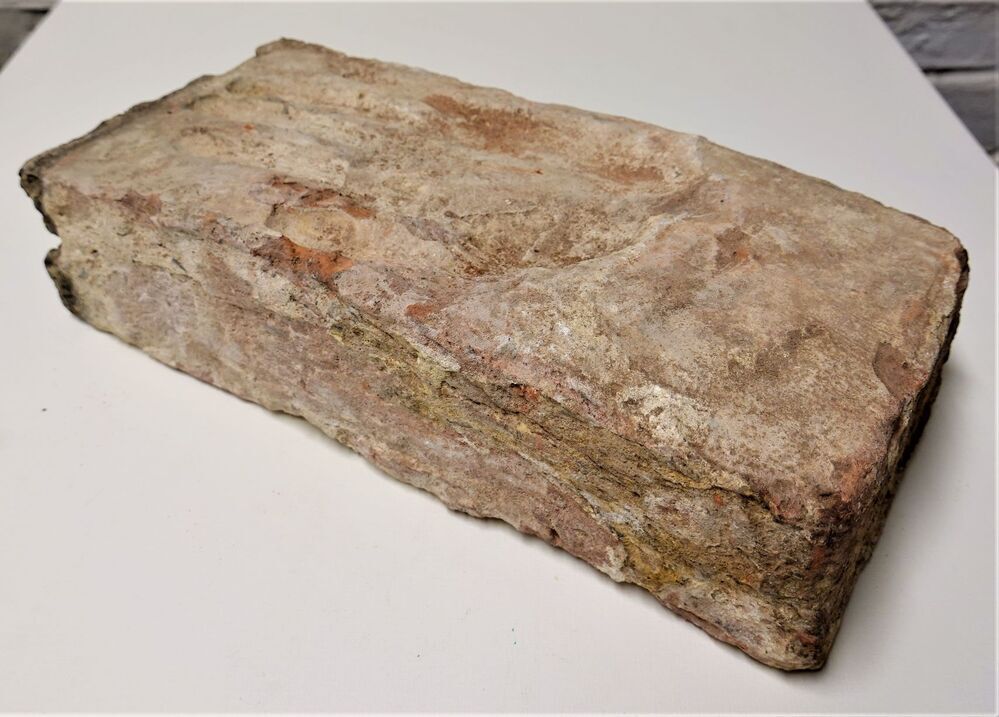 Kloostermop met handafdruk