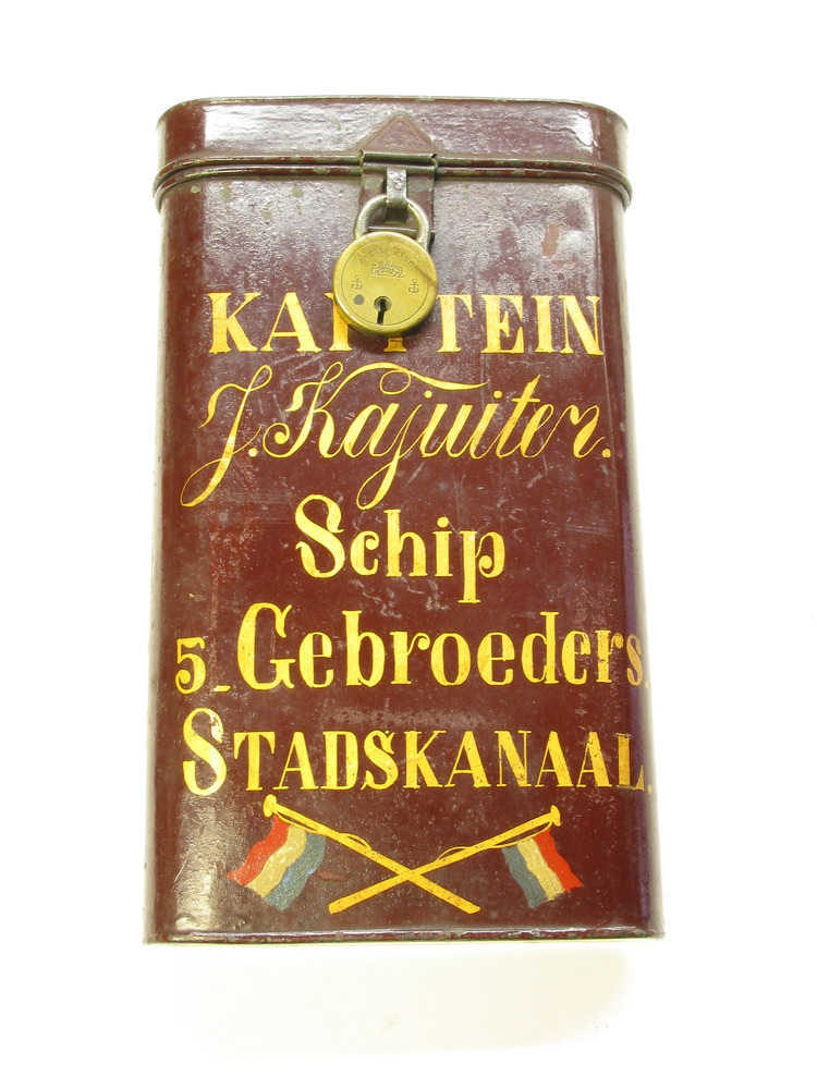 Documentenbus tjalk "Vijf Gebroeders"van kapitein J.D. Kajuiter, Stadskanaal, ca. 1894