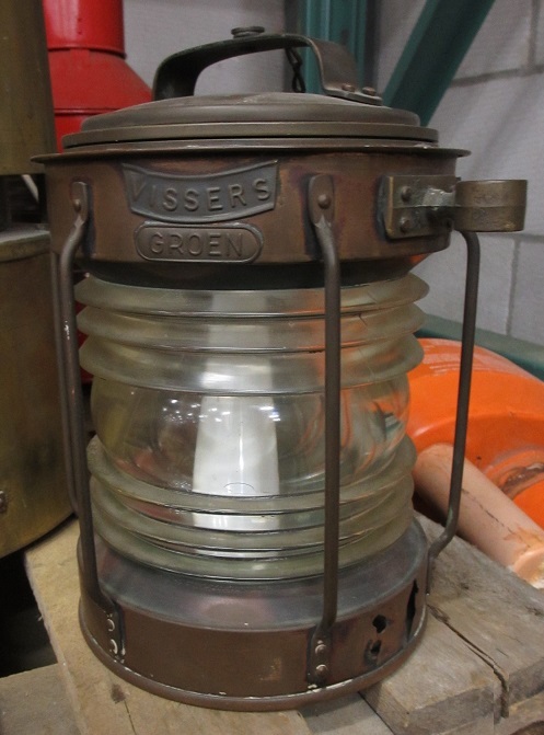 Lantaarn met opschriften "Vissers" en "Groen".