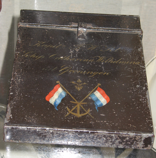 Documentenbus tjalk "Catharina Wilhelmina" van kapitein F.W. Pot uit Groningen.