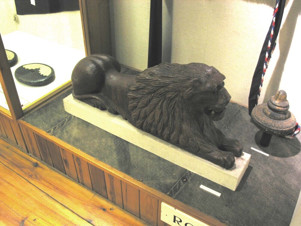 Roerkop leeuw, 19e eeuw