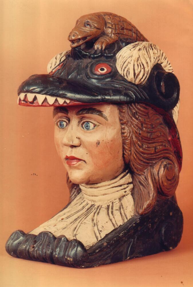 Roerkop met zeemonsterbekhelm, vermoedelijk van een kofschip, circa 1800