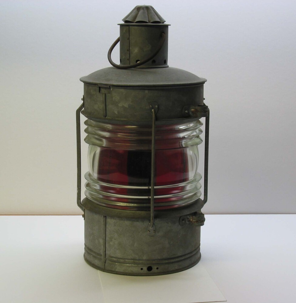 Rondschijnend rood navigatielicht, olielamp