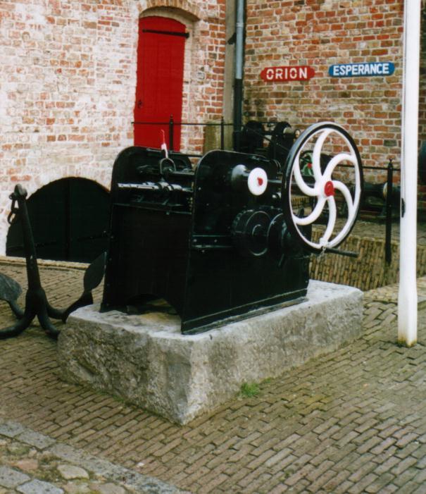 Gecombineerde stuur-, hekanker- en schootankerlier