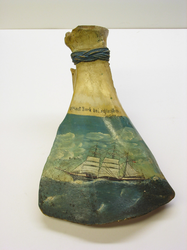 Beschilderd schouderblad met afbeelding van de Duitse driemastbark "Olga"