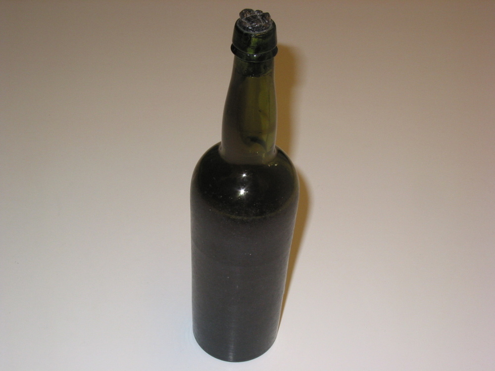 Wijnfles uit het wrak van het stoomschip "Thasos"