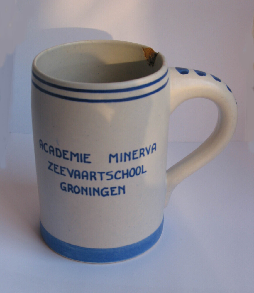 Bierpul met opschrift "Academie Minerva Zeevaartschool Groningen"