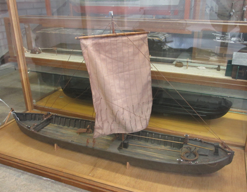 Model van een heveltaske met duidelijke heve, gemaakt door H. Maarsingh in 1999.