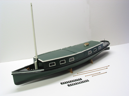 Houten model van de barge 'Veenhuizen', vervaardigd door H. Maarsing in 2003/2004