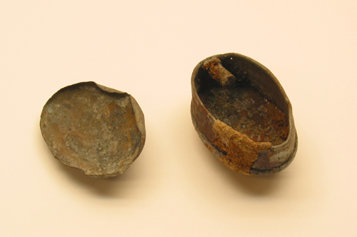 Eivormig tabaksdoosje afkomstig uit het wrak van het VOC schip Hollandia, ca. 1627