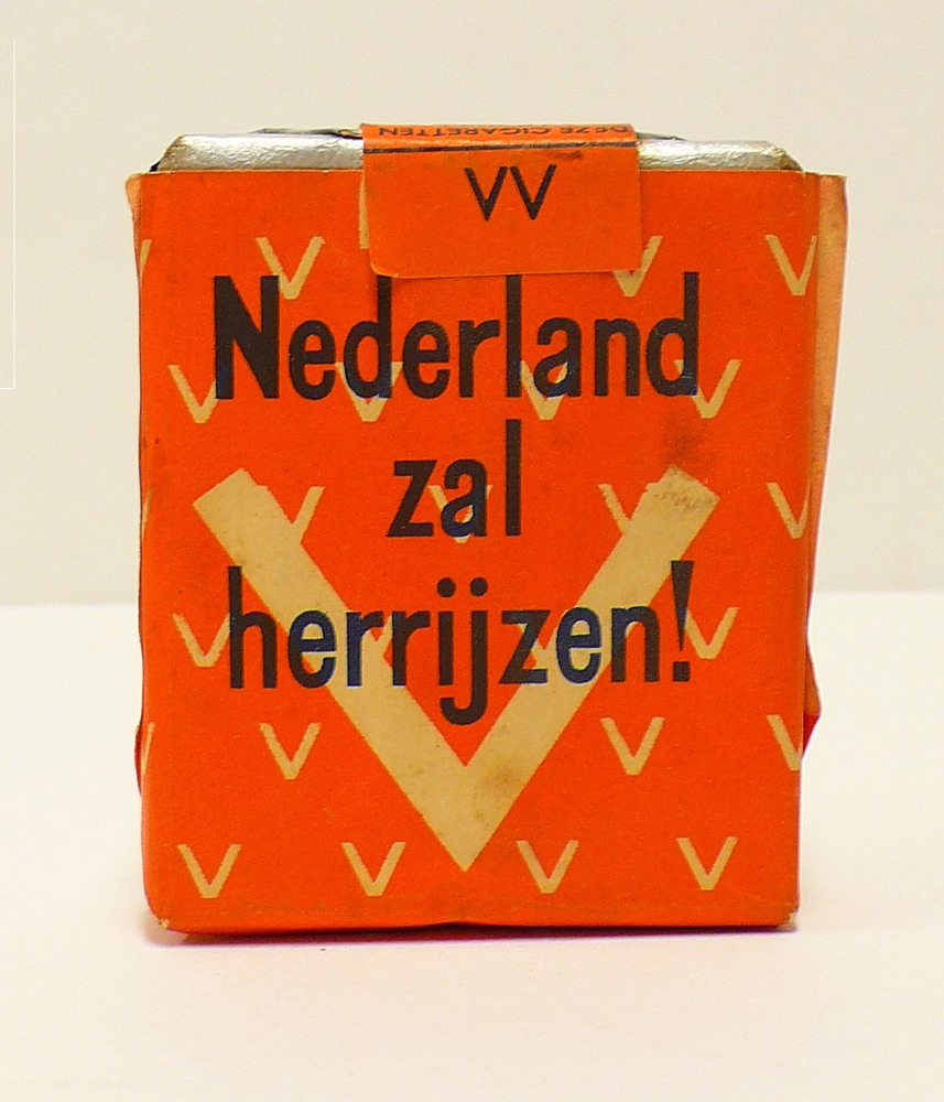 Sigarettenpakje met opschrift "Nederland zal herrijzen!, 31 augustus 1941"