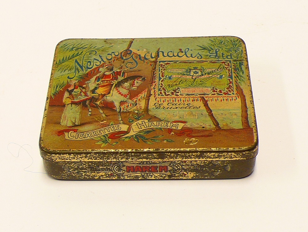 Tabaksblik Nestor Gianaclis, Harem sigaretten