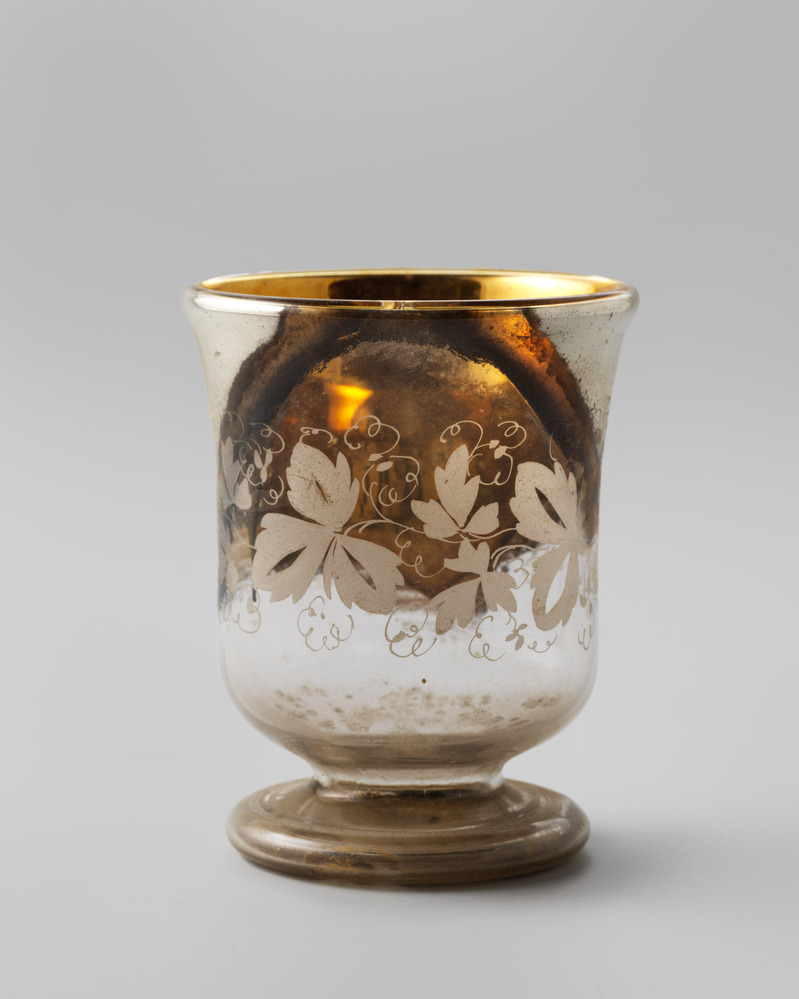 Dubbelwandig glas met koperkleurig binnenwerk