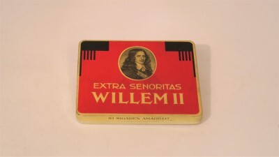 Sigarenkist Willem II. Rechthoekig blikken sigarenkist met scharnierend deksel van het merk Willem II. In doosje zaten oorspronkelijk tien sigaren amarillo.