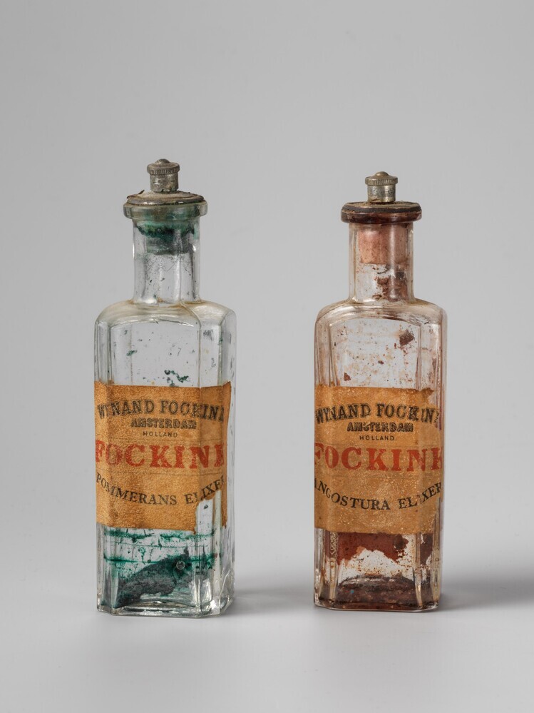 2 flesjes angostura en pommerans elixer