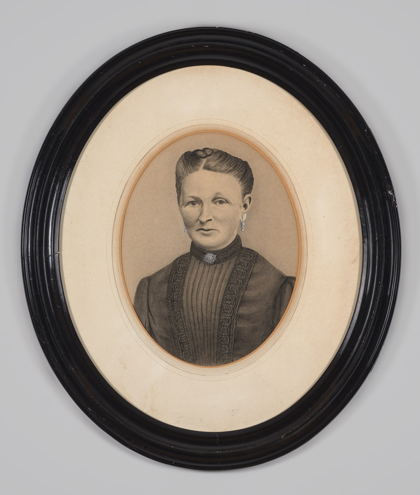 Portret van een vrouw in ovale lijst