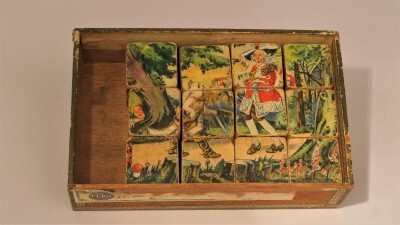 Blokkenpuzzel met decor van sprookjesvoorstellingen