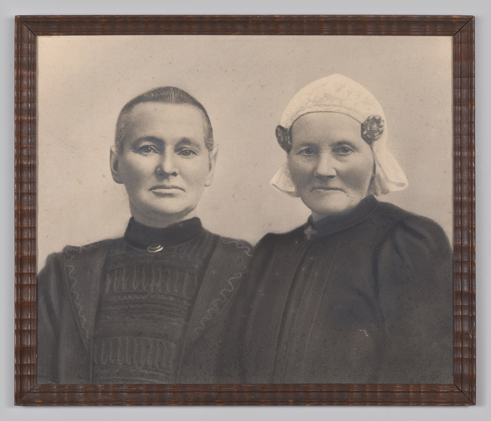 Foto van Geertje Ausma-Koenes en Harmke v.d. Ploeg-Pastoor