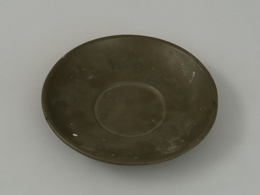 Bord van een ijzeren weegschaal