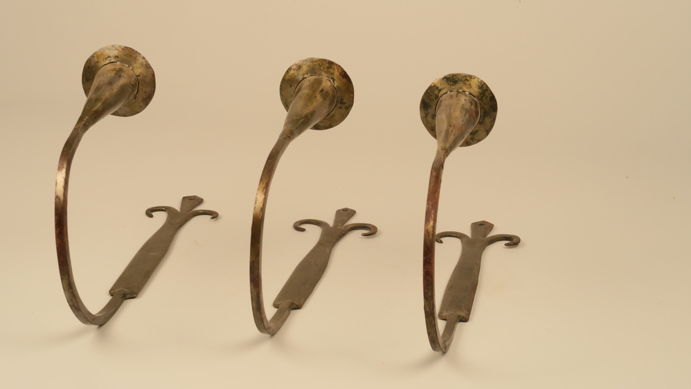 3 metalen kandelaren voor aan de wand.