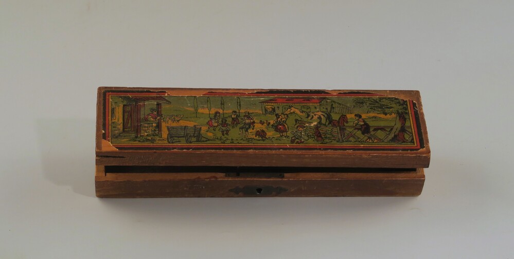 Houten griffeldoos met opdruk