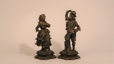 Drie beelden van jongevrouw, jongeman en jong paar