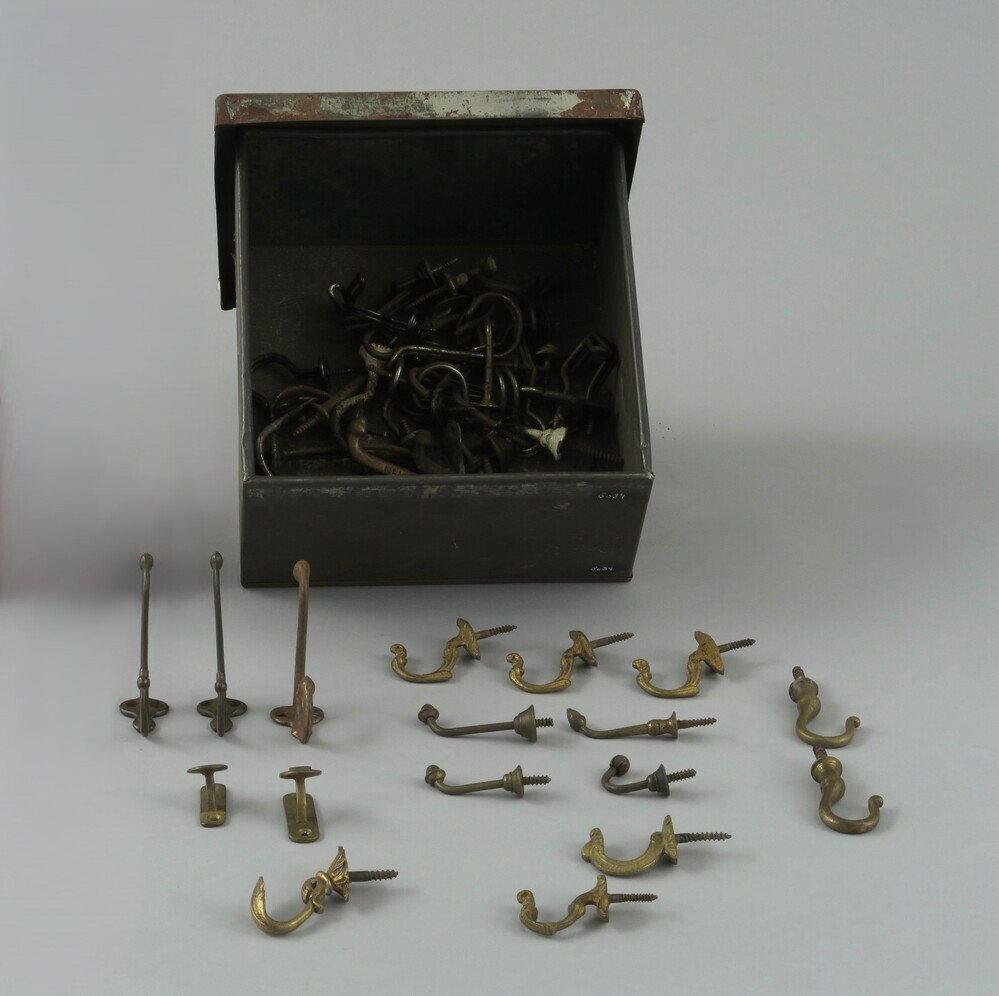 blik met kledinghaken