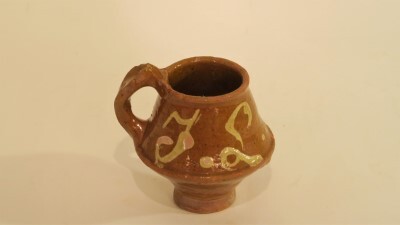 Lichtbruin geglazuurde Dokummer  aardewerk aardbeipot