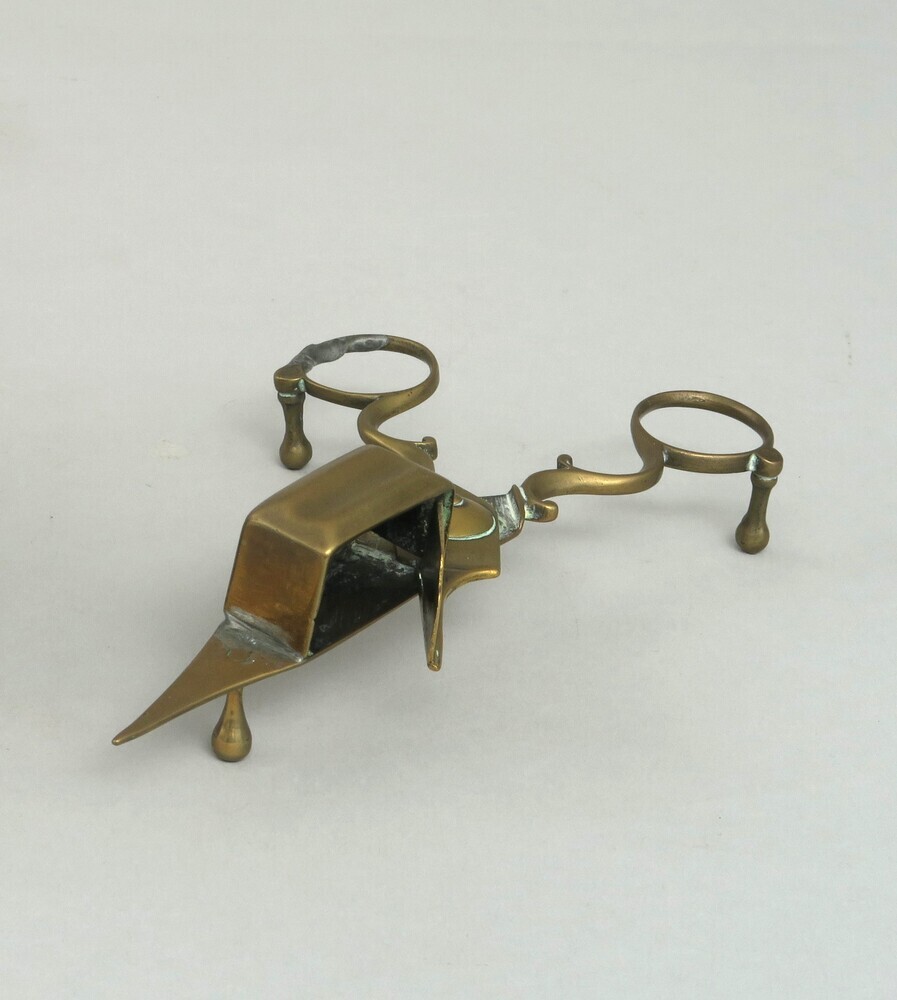 Koperen schaar voor het afknippen van lont