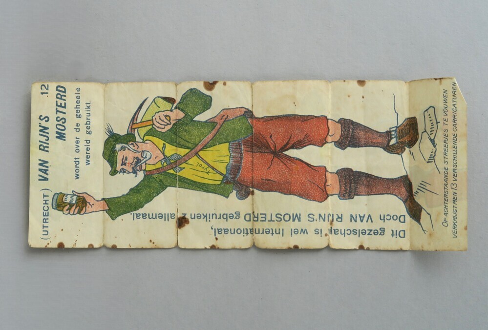 Reclameprent van Van Rijn's mosterd met diverse karikaturen op de achterkant afgebeeld