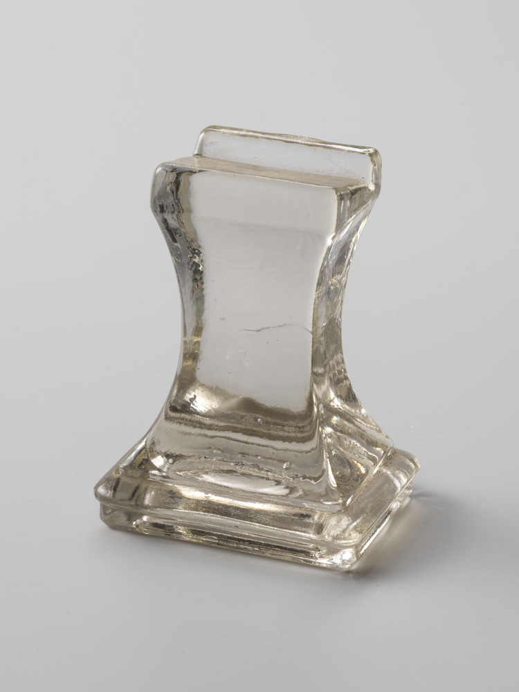 Glazen presse papier (?)