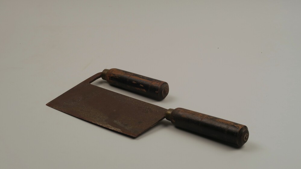 Hakmes met twee handvaten van A. Herder uit Solingen