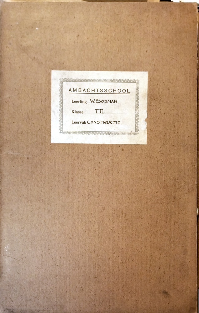 Vier kartonnen mappen met (aan) tekeningen van W. Bosman aan de Ambachtschool te Arnhem.