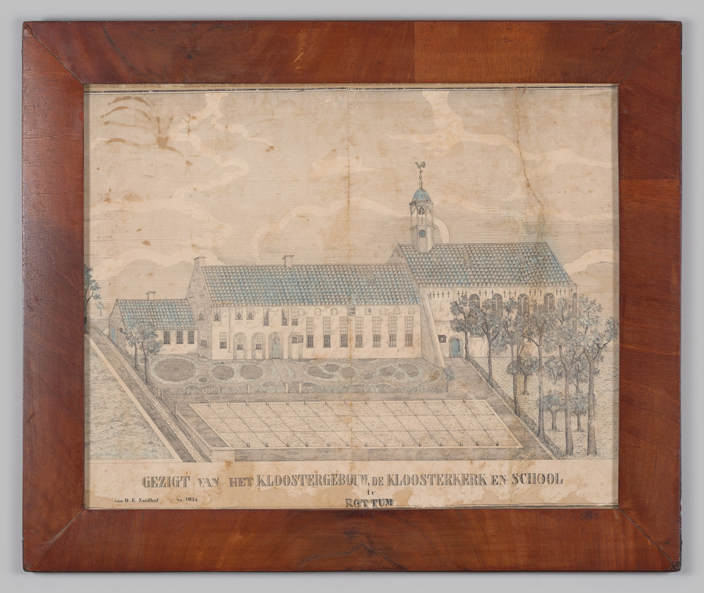 Reproductie van een pentekening van de kerk en school in Rottum. Ingelijst, achter glas, ingekleurd.