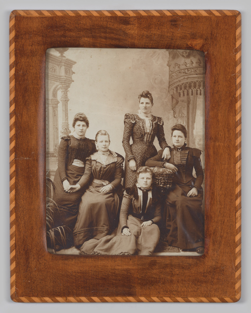 Groepsportret, ingelijst