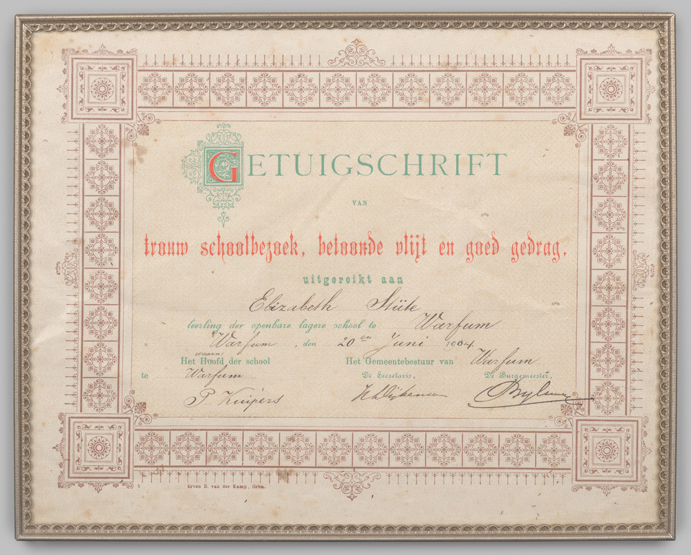 Getuigschrift van Trouw Schoolbezoek, Vlijt en Goed Gedrag (Lagere School), ingelijst en achter glas.