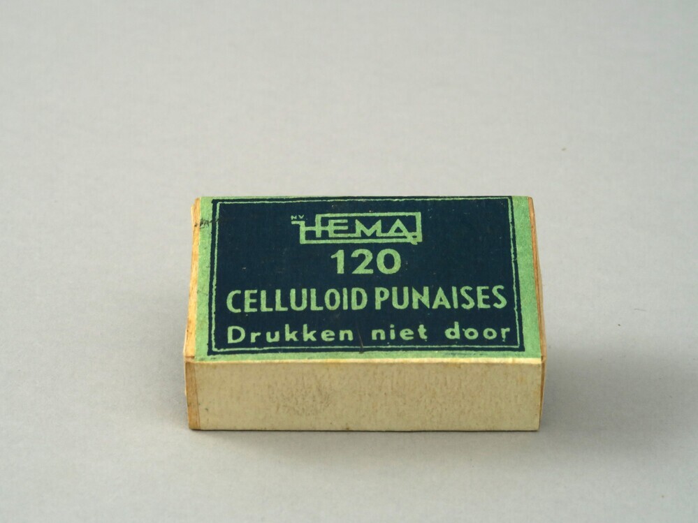Doosje voor celluloid punaises van de N.V. Hema
