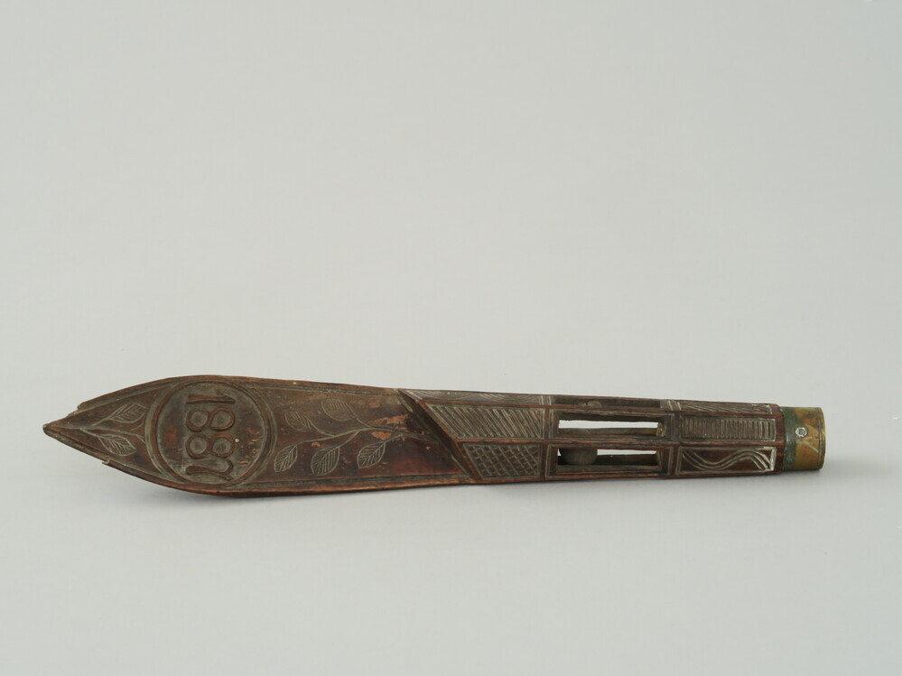 Breischede uit houten snijwerk uit 1887