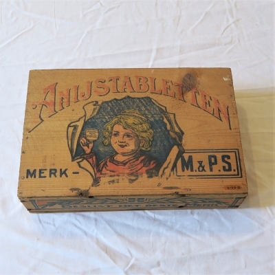 Voorraadkistje van hout voor anijstabletten