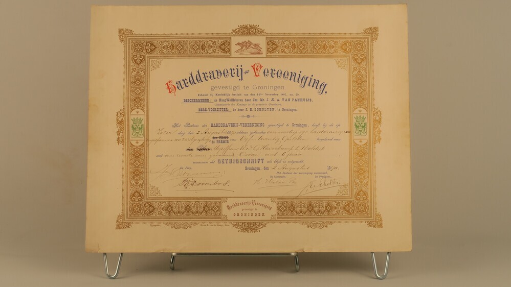 Getuigschrift van uitreiking premie aan mevr. G. Haverkamp in 1890 tijdens een harddraverij