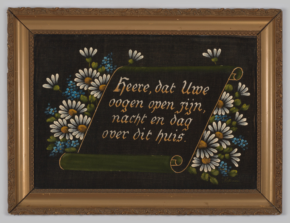 Spreuk, geschilderd op zwart fluweel, ingelijst