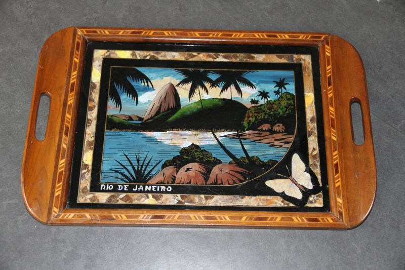 dienblad met glasschildering opgewerkt met vlindervleugels