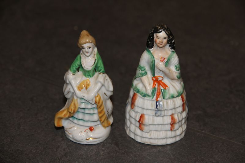 aardewerken vrouwfiguur