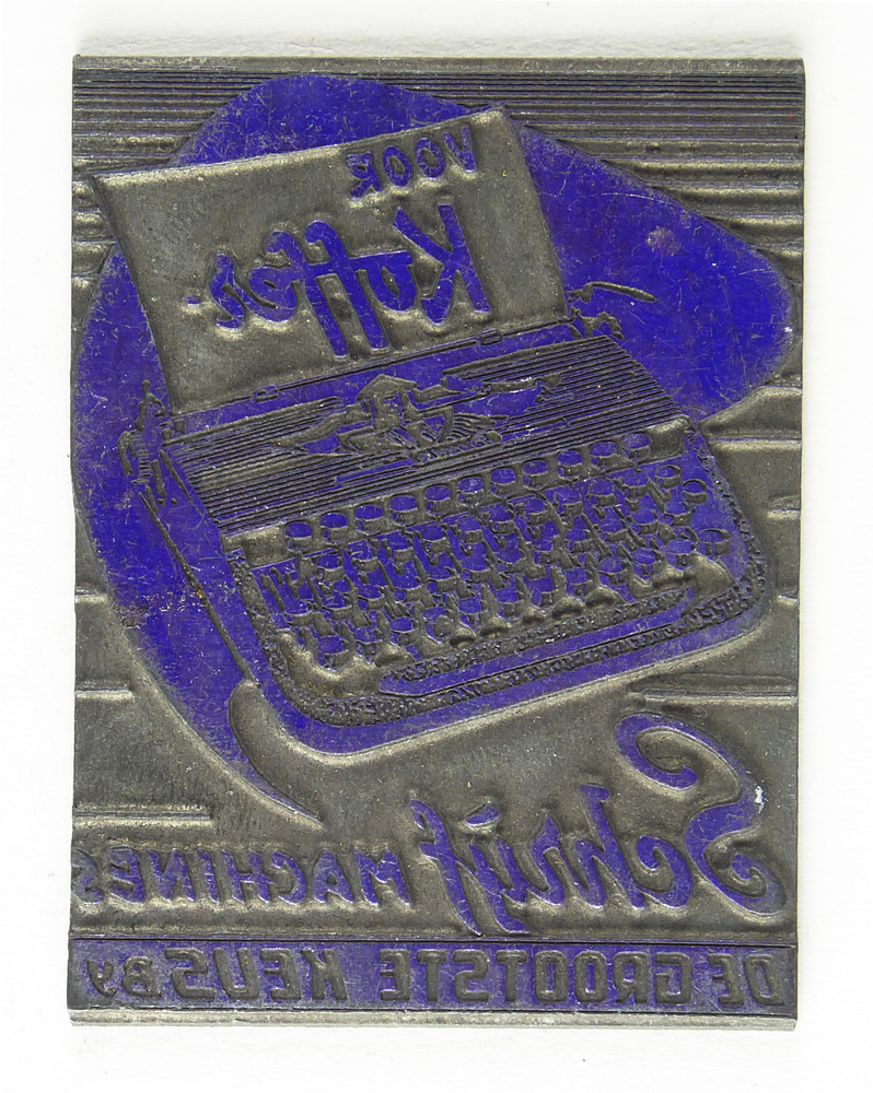 rechthoekige non ferro metalen cliche inscriptie voor koffers schrijfmachines de grootste keus bij, afbeelding schrijfmachine, afkomstig van kantoorinstallaties Bv Schuur te Veendam