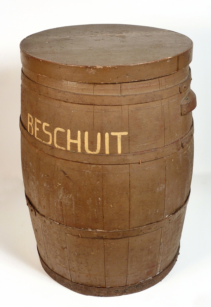 ronde houten ton met opdruk Beschuit.