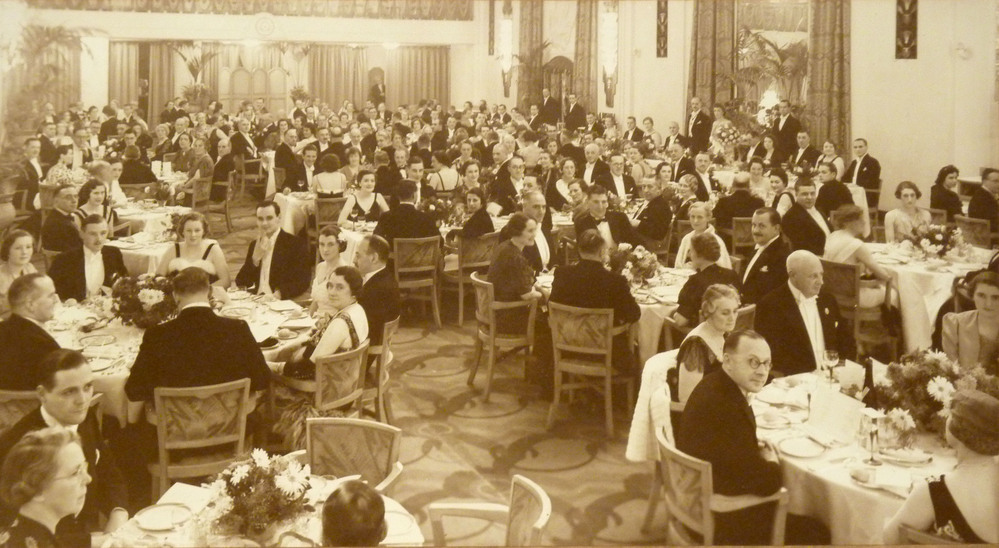 the Paper Agents Association , Diner & Dance